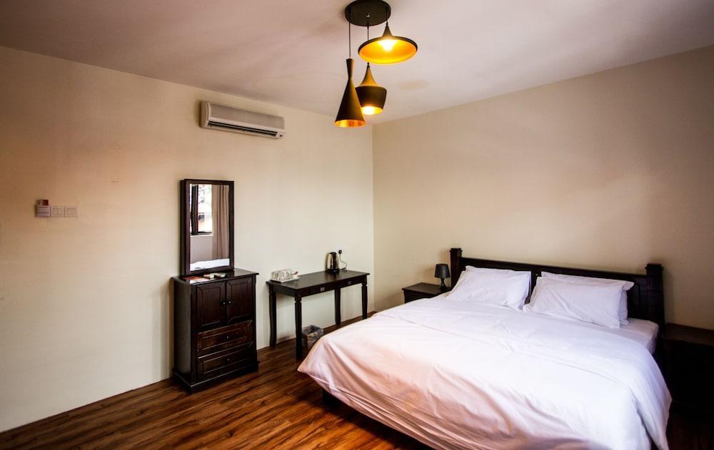 Hotel 8 Boutique By The Sea Tanjung Tokong Exterior foto