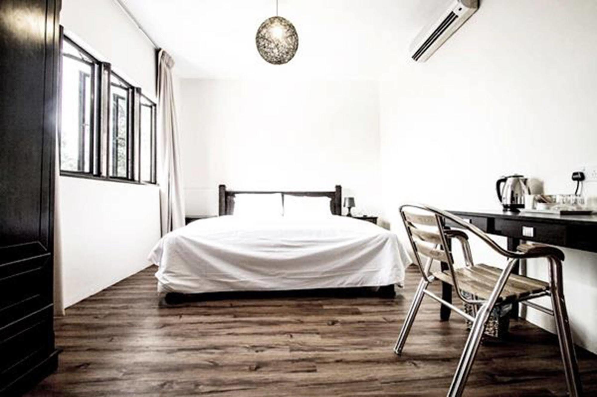 Hotel 8 Boutique By The Sea Tanjung Tokong Exterior foto