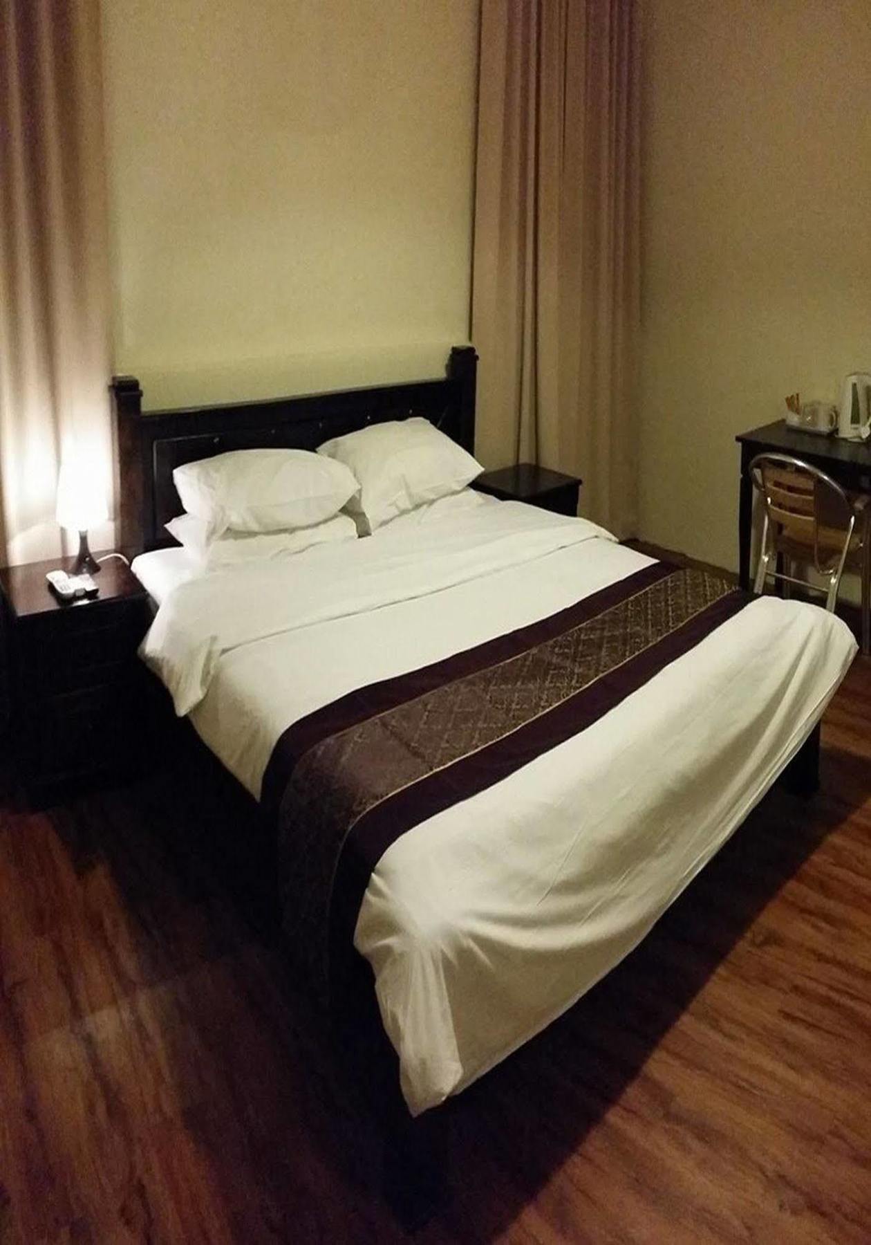 Hotel 8 Boutique By The Sea Tanjung Tokong Exterior foto