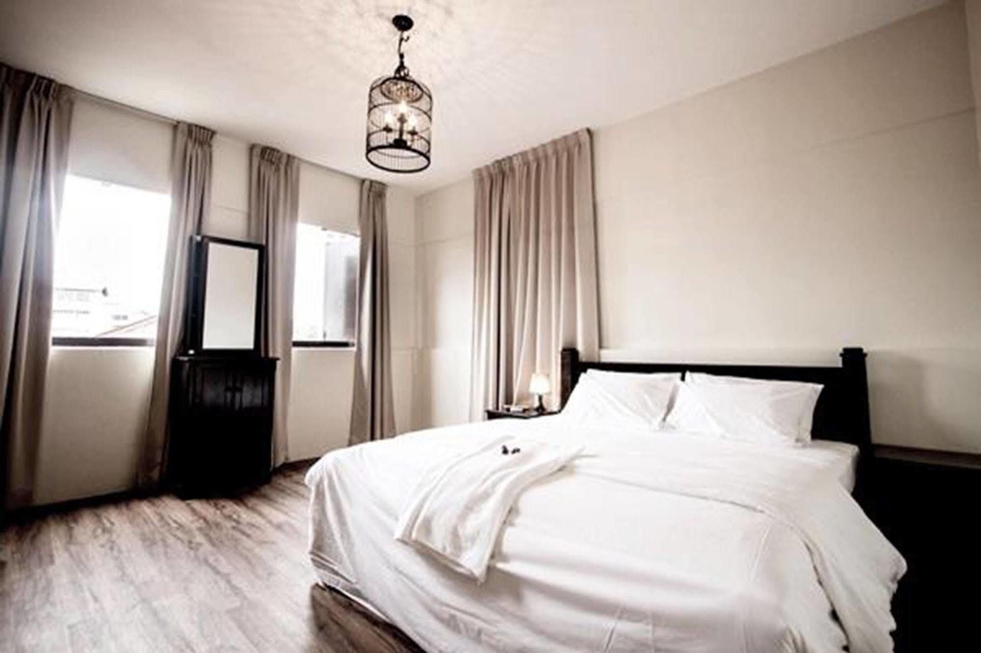 Hotel 8 Boutique By The Sea Tanjung Tokong Exterior foto