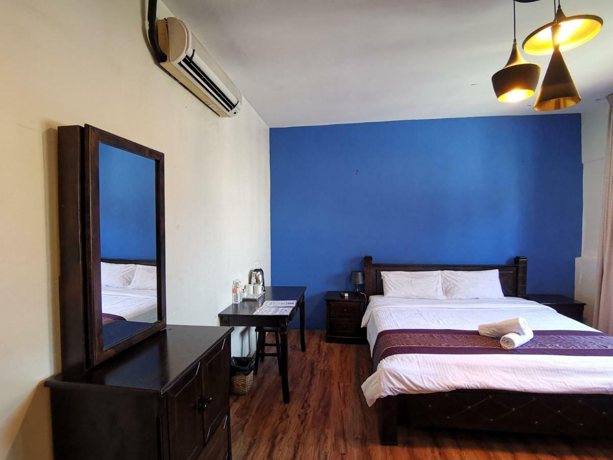 Hotel 8 Boutique By The Sea Tanjung Tokong Exterior foto