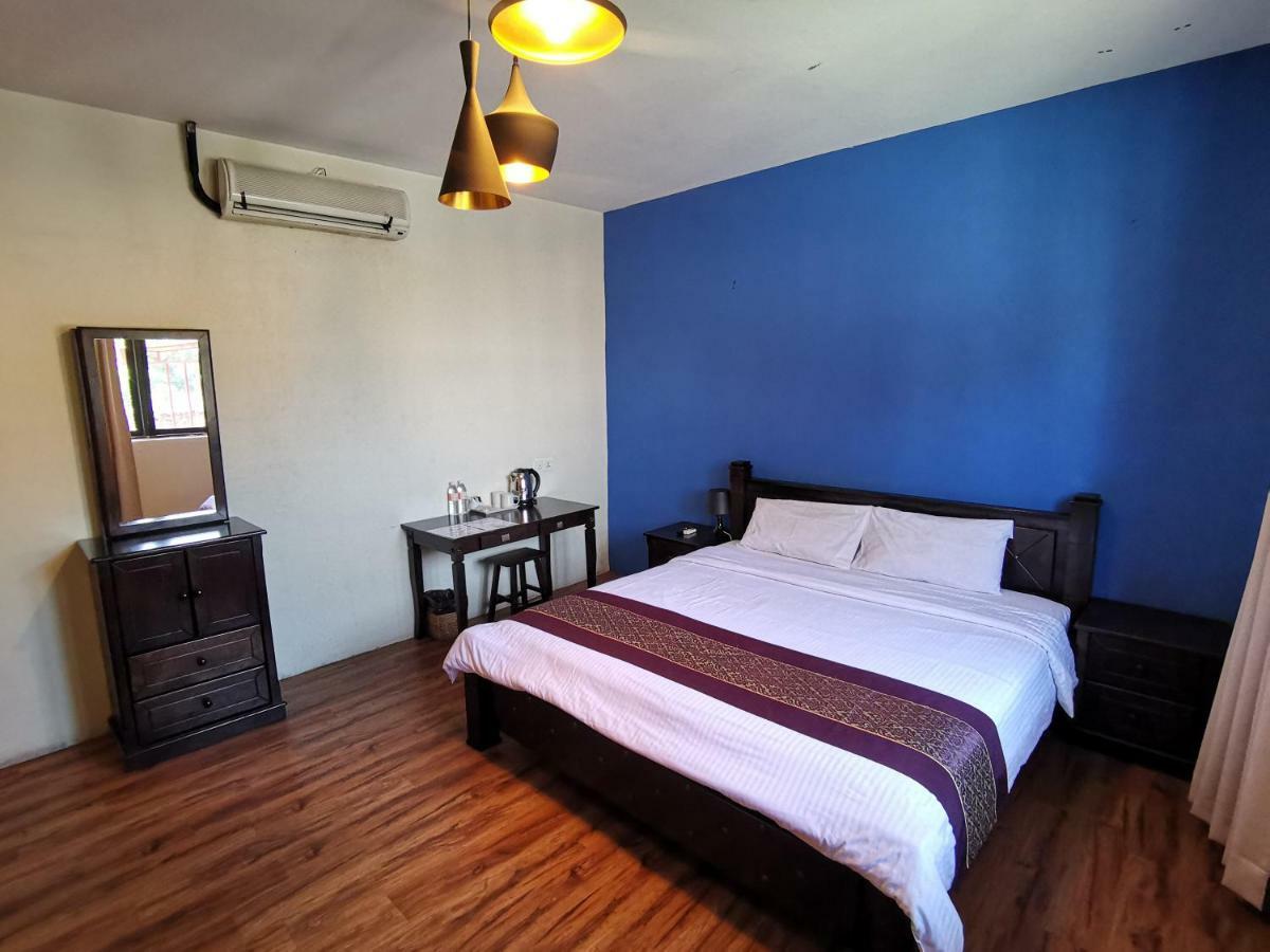 Hotel 8 Boutique By The Sea Tanjung Tokong Exterior foto