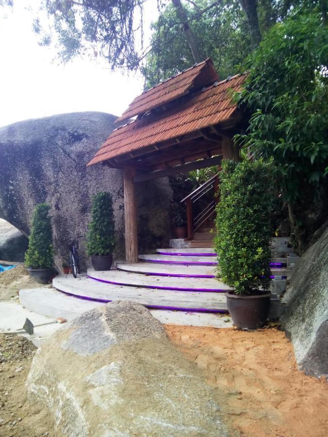 Hotel 8 Boutique By The Sea Tanjung Tokong Exterior foto